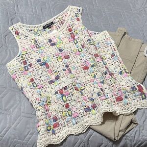 Sz M🇨🇦⭐️NWT Charlie B Beige Multicoloured Open Knit Crochet Top.